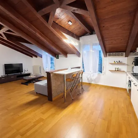 L'arche - The Rustic Loft Apartment